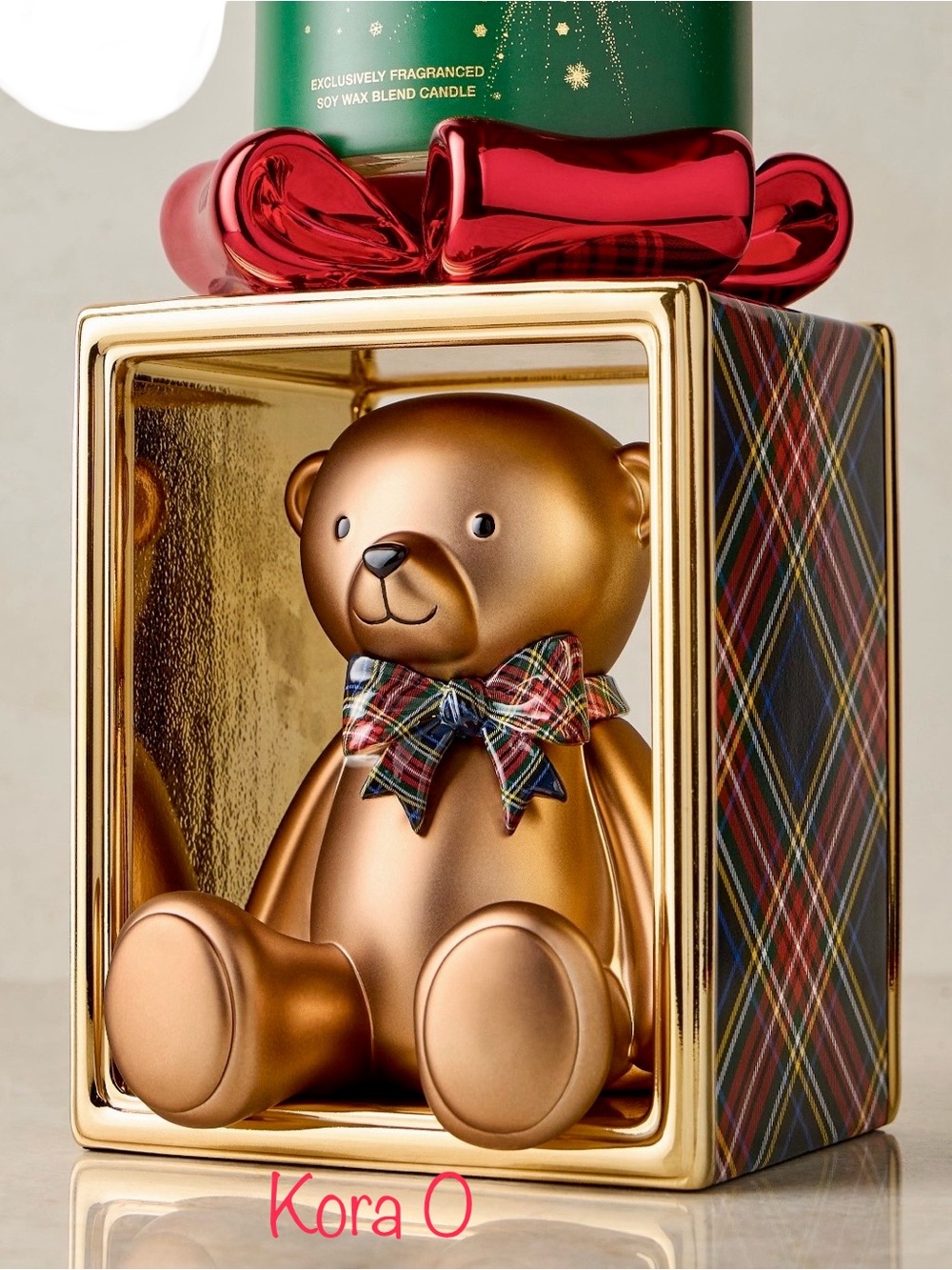 BBW Teddy Bear Present Pedestal